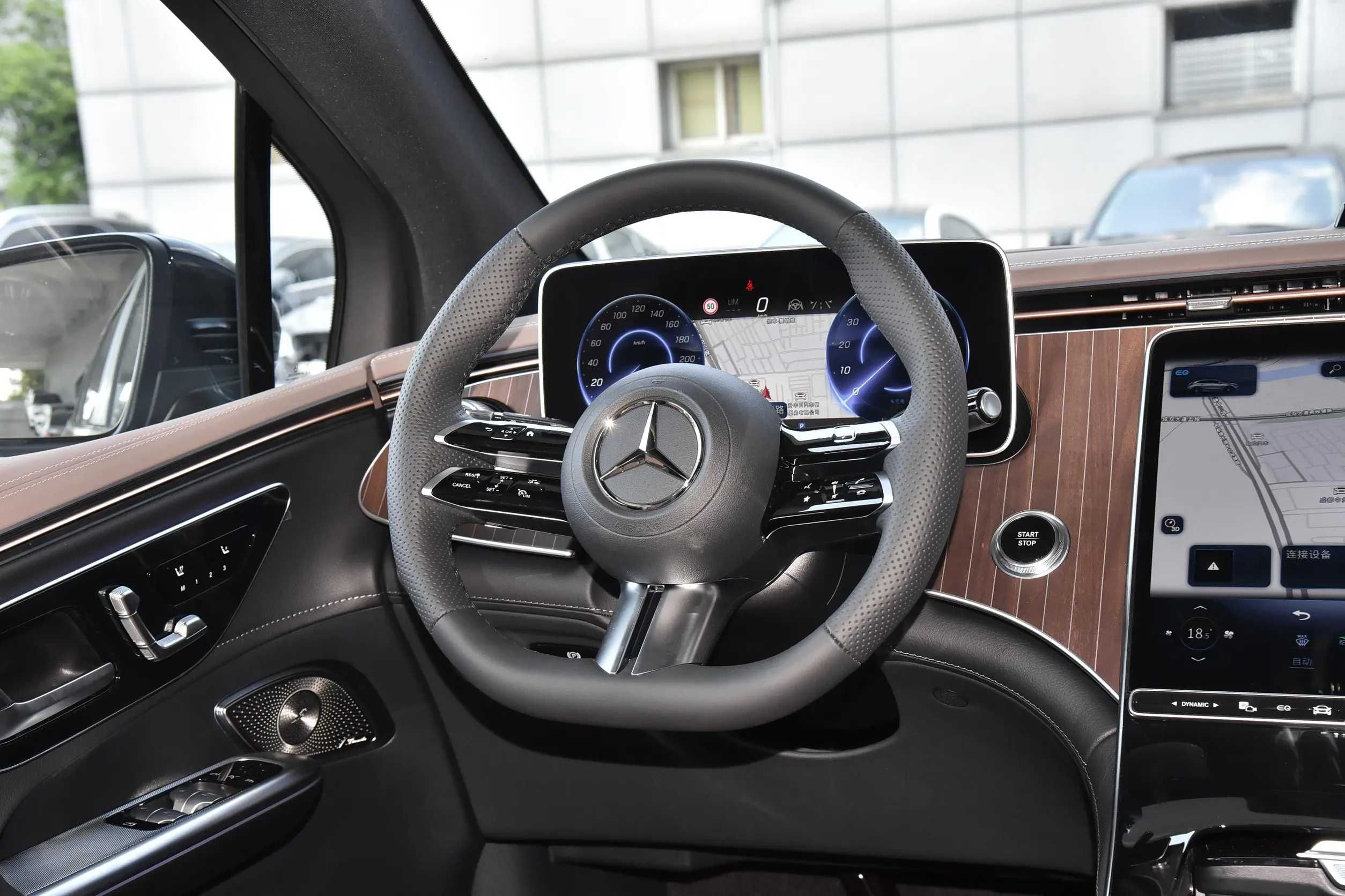 Mersedes benz EQE SUV 500