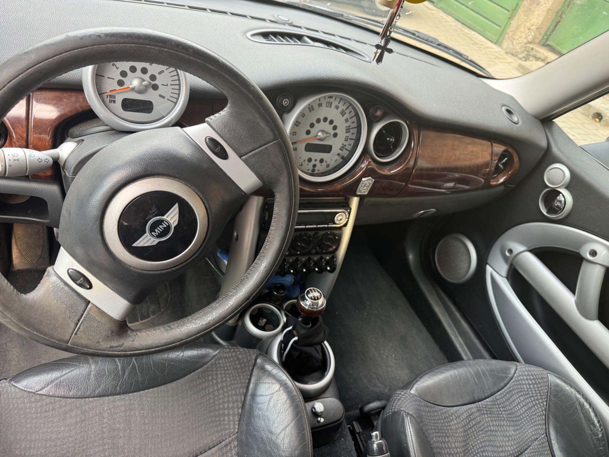 Автомобил Mini One