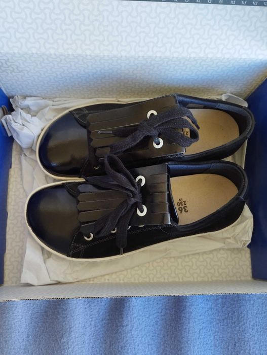 Нови обувки Birkenstock.