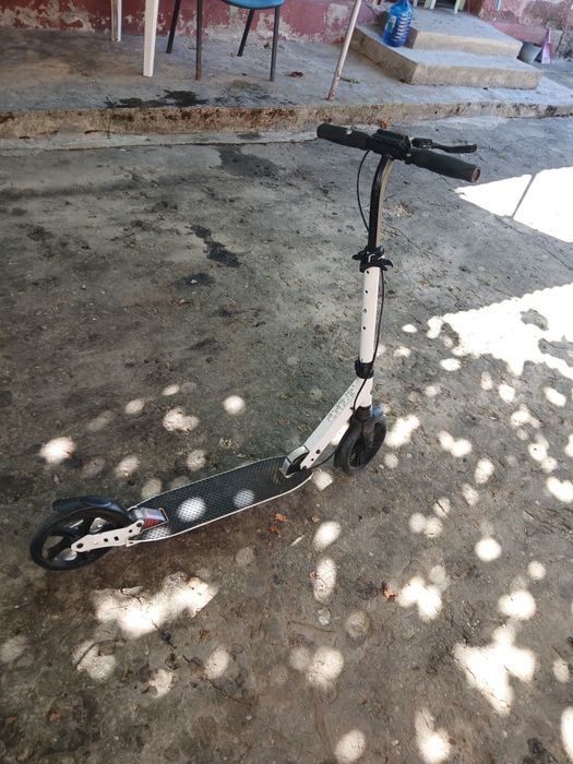 Trotineta de vânzare , rezista pana la 100 kilograme