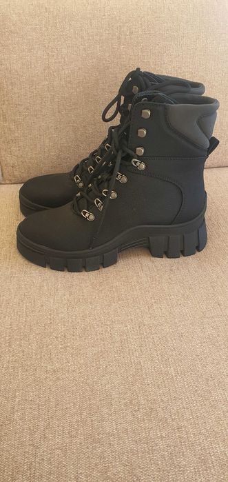 Боти Guess Hearly, нови, 39 номер