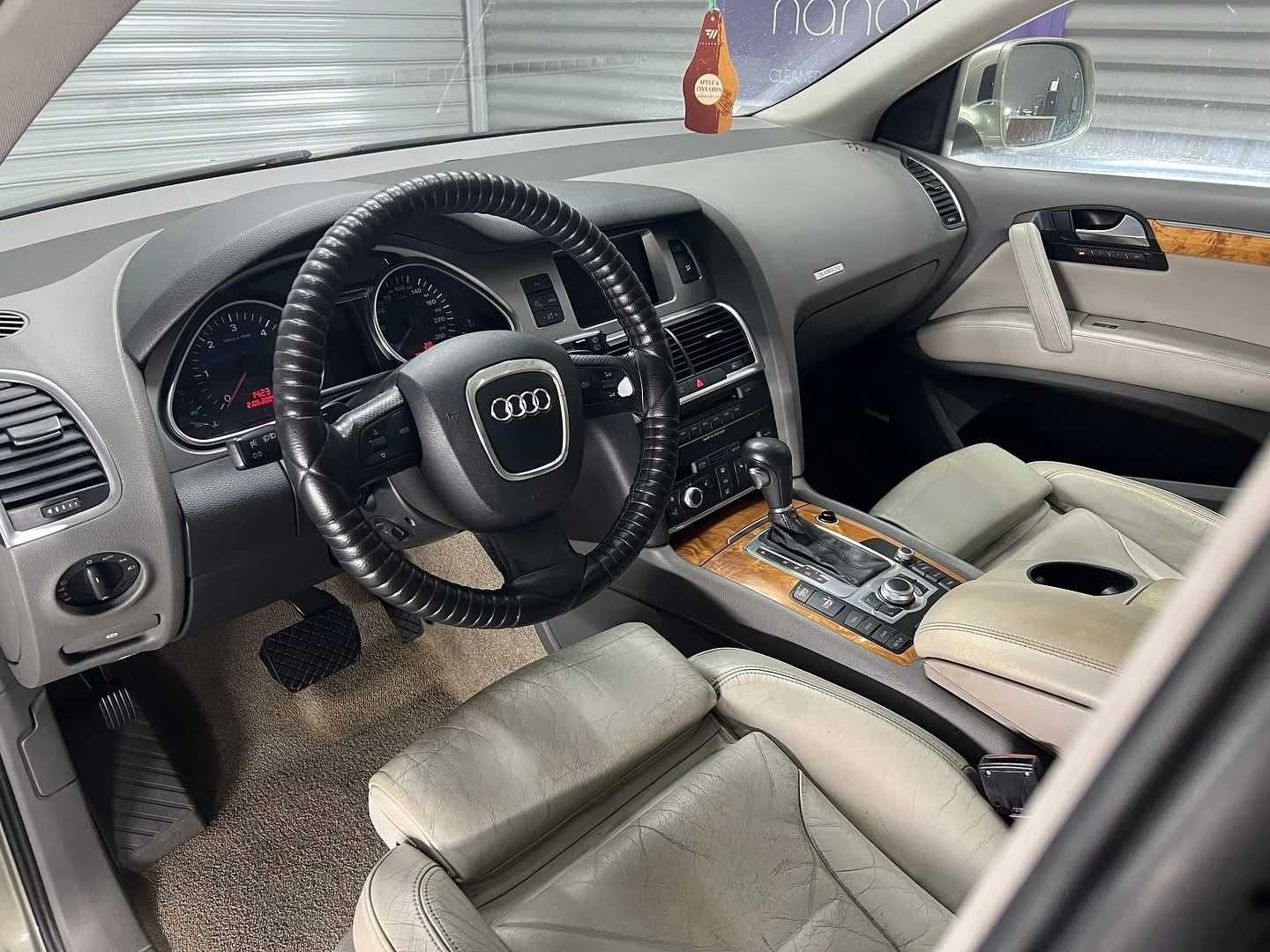 Audi Q7 3.0 TDI - седемместен