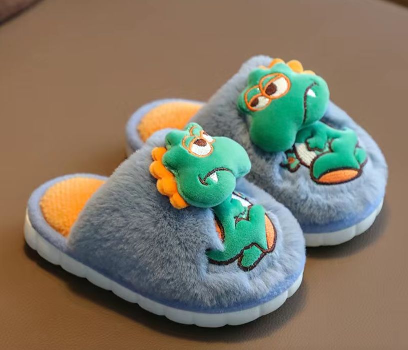 Продаю детские тапочки