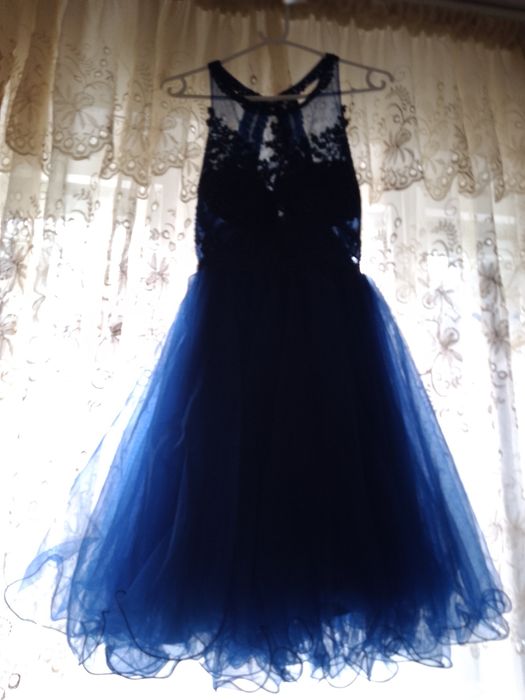 Vând rochie.Tin să menționez că am purtat-o o singură dată.