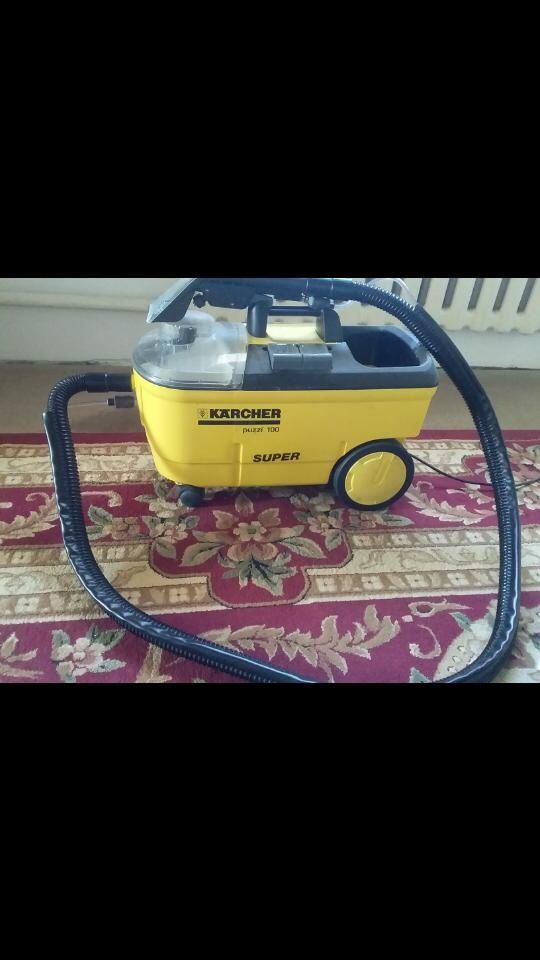 Продам профессиональное моющий пылесос KARCHER PUZZI  100