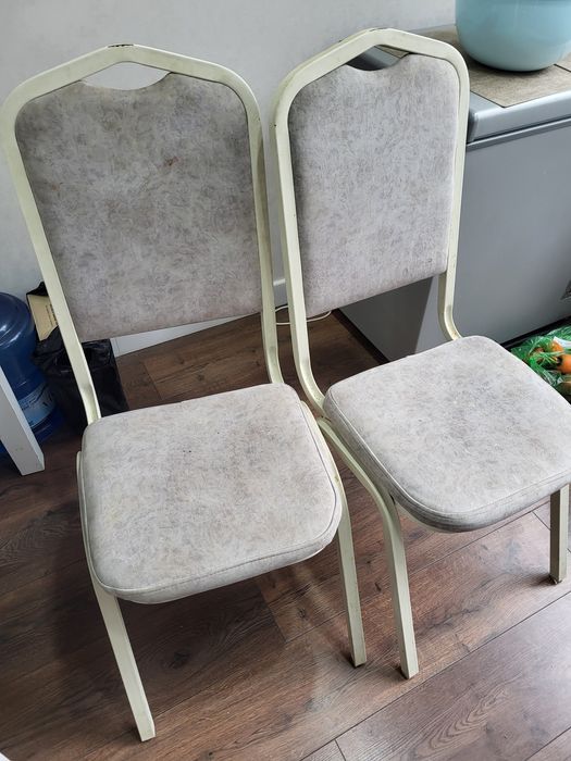 Стол со стульями