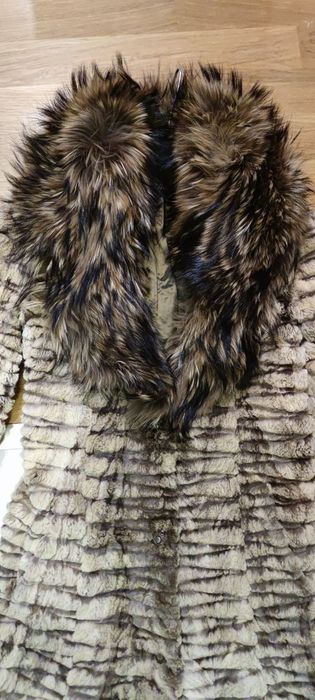 Палто от естествена кожа.