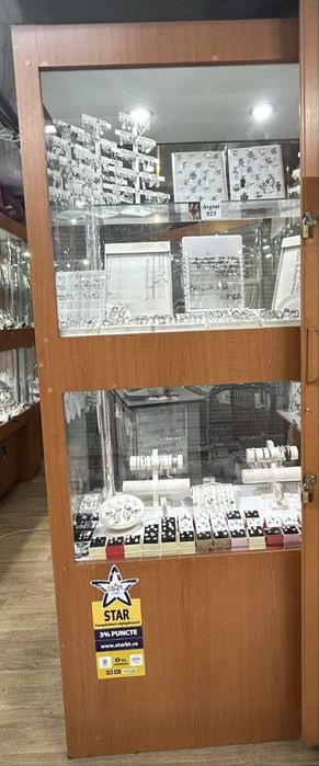 Vand corpuri expozitie magazin