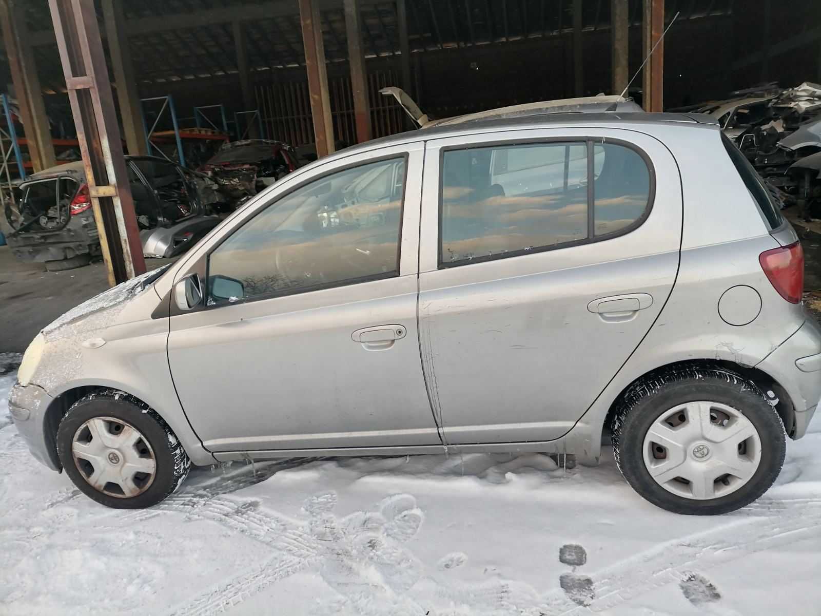 Toyota Yaris 1.0 i 16V
Април 2004 на части !