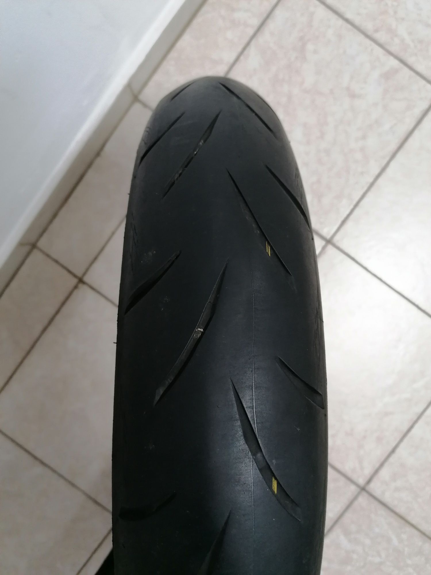 Гуми за мотор Bridgestone, Michelin