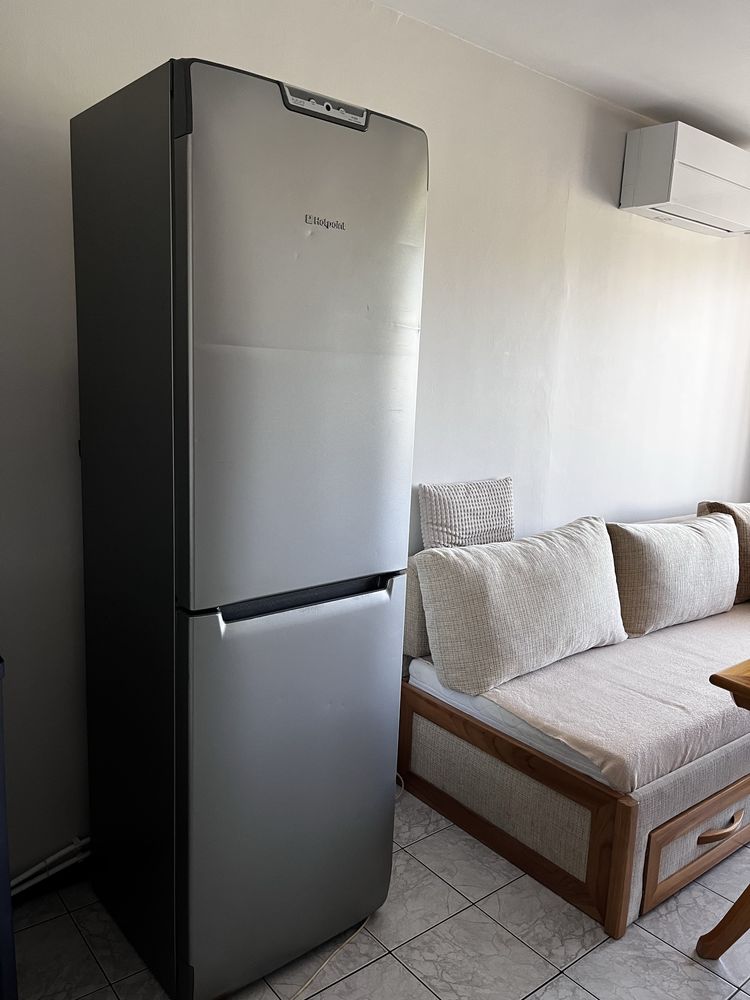 Хладилник Hot point FF200E