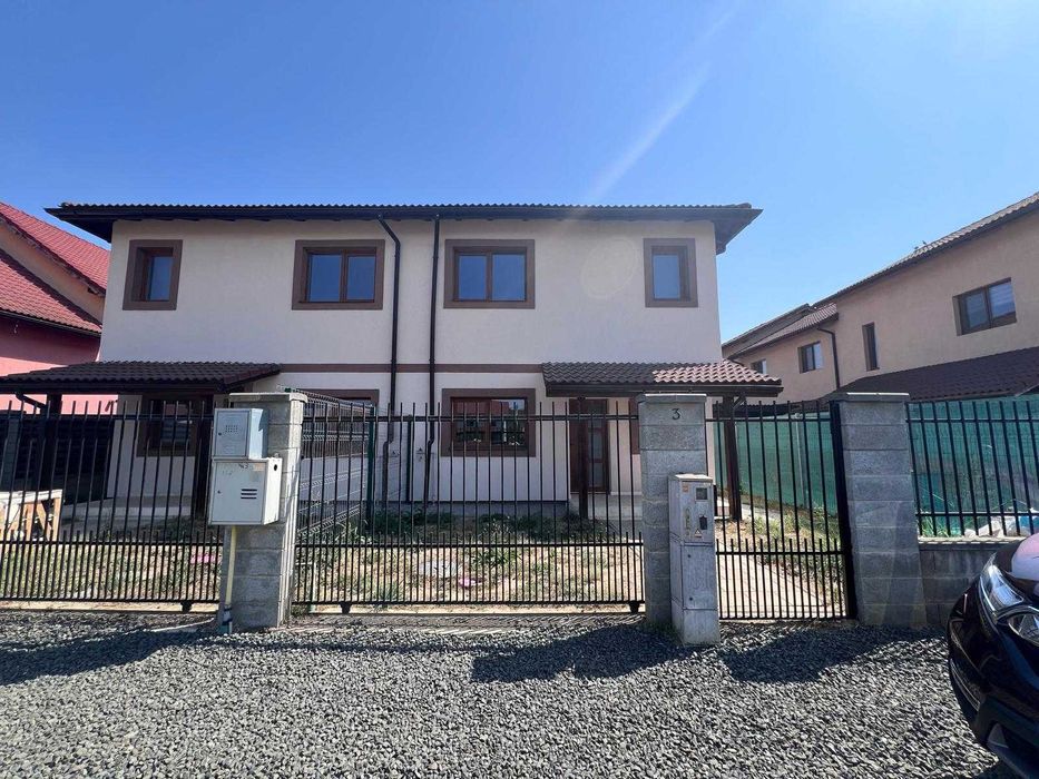 Proprietar vand 1/2 duplex aproape de M CITY la asfalt