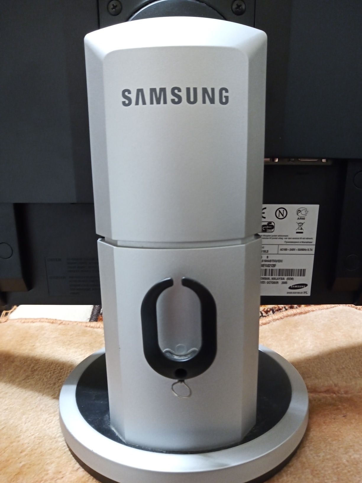 Monitor Samsung și doua boxe Schneider