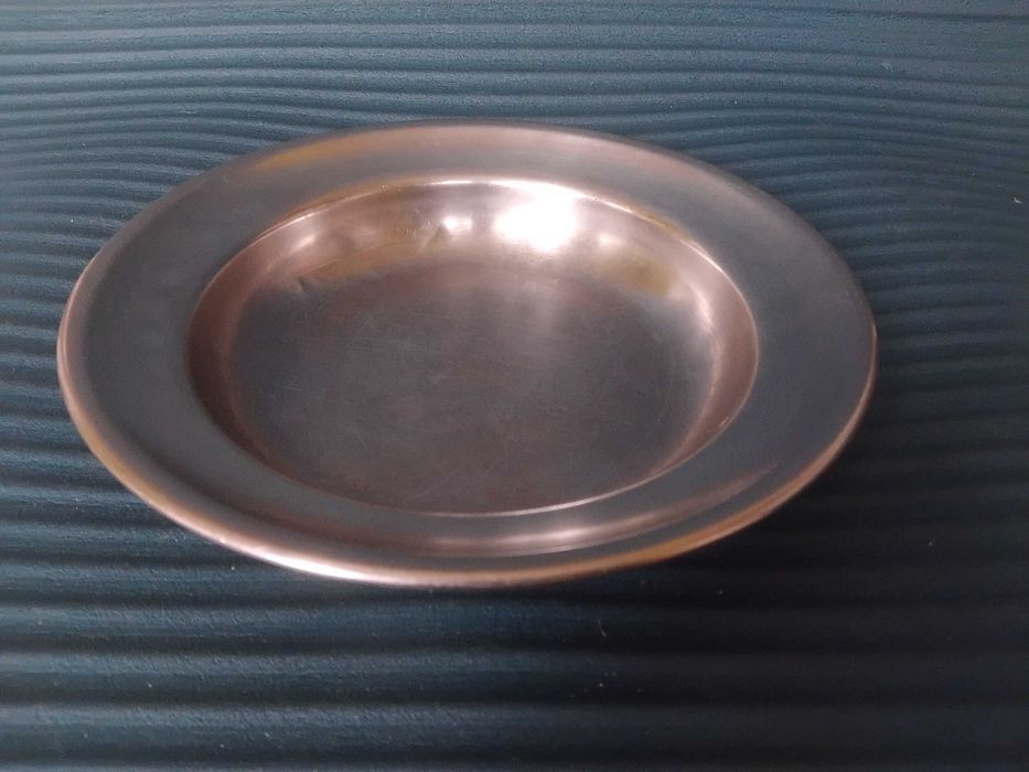 Здрава и масивна метална чиния за затопляне на храна (инокс)