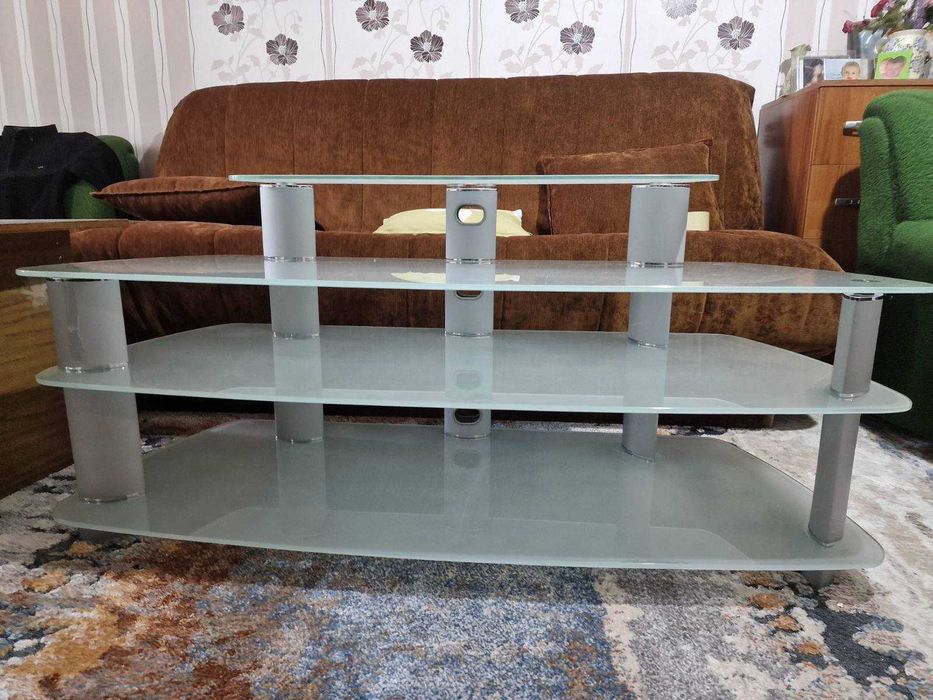 Стъклена маса за телевизор
