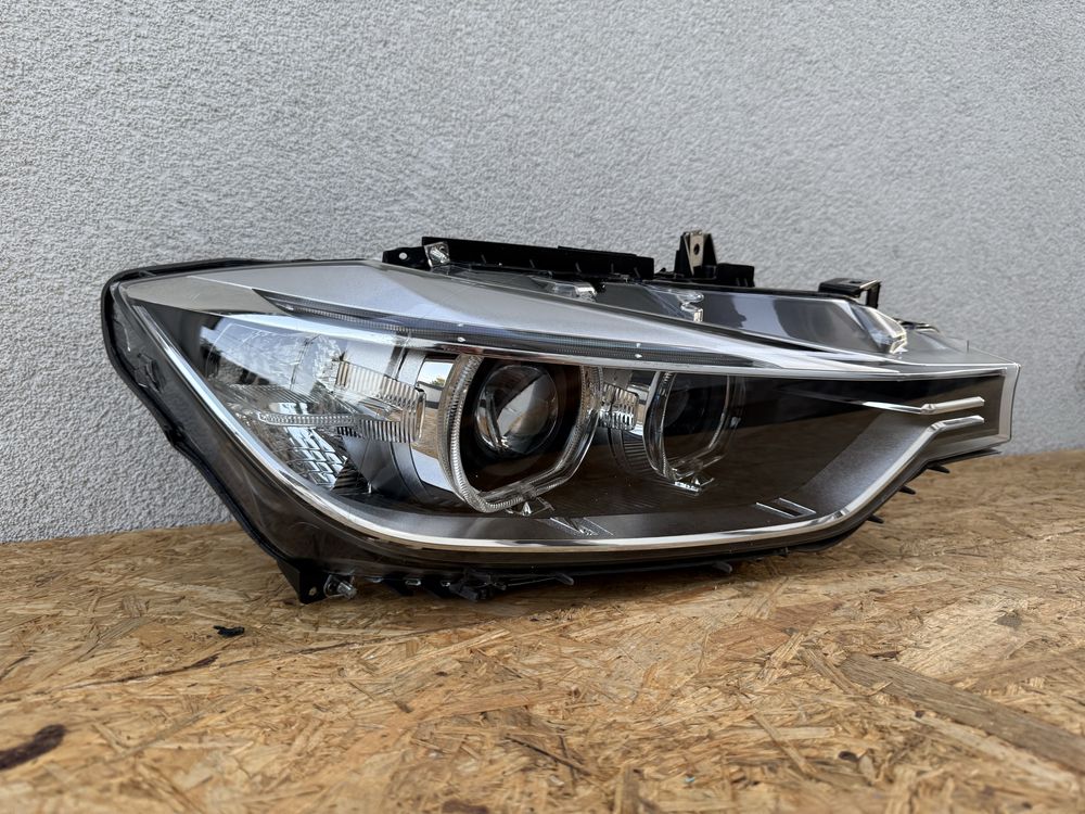 Far dreapta BMW Seria3 F30 F31 Xenon Original Europa