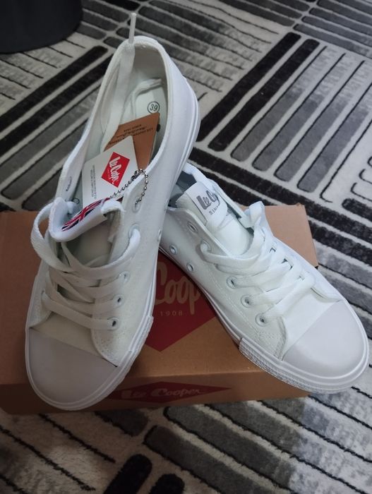 Vând teniși Lee cooper noi