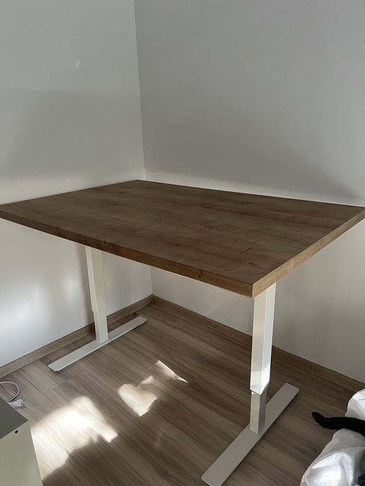 Birou cu inaltime reglabila Ikea
