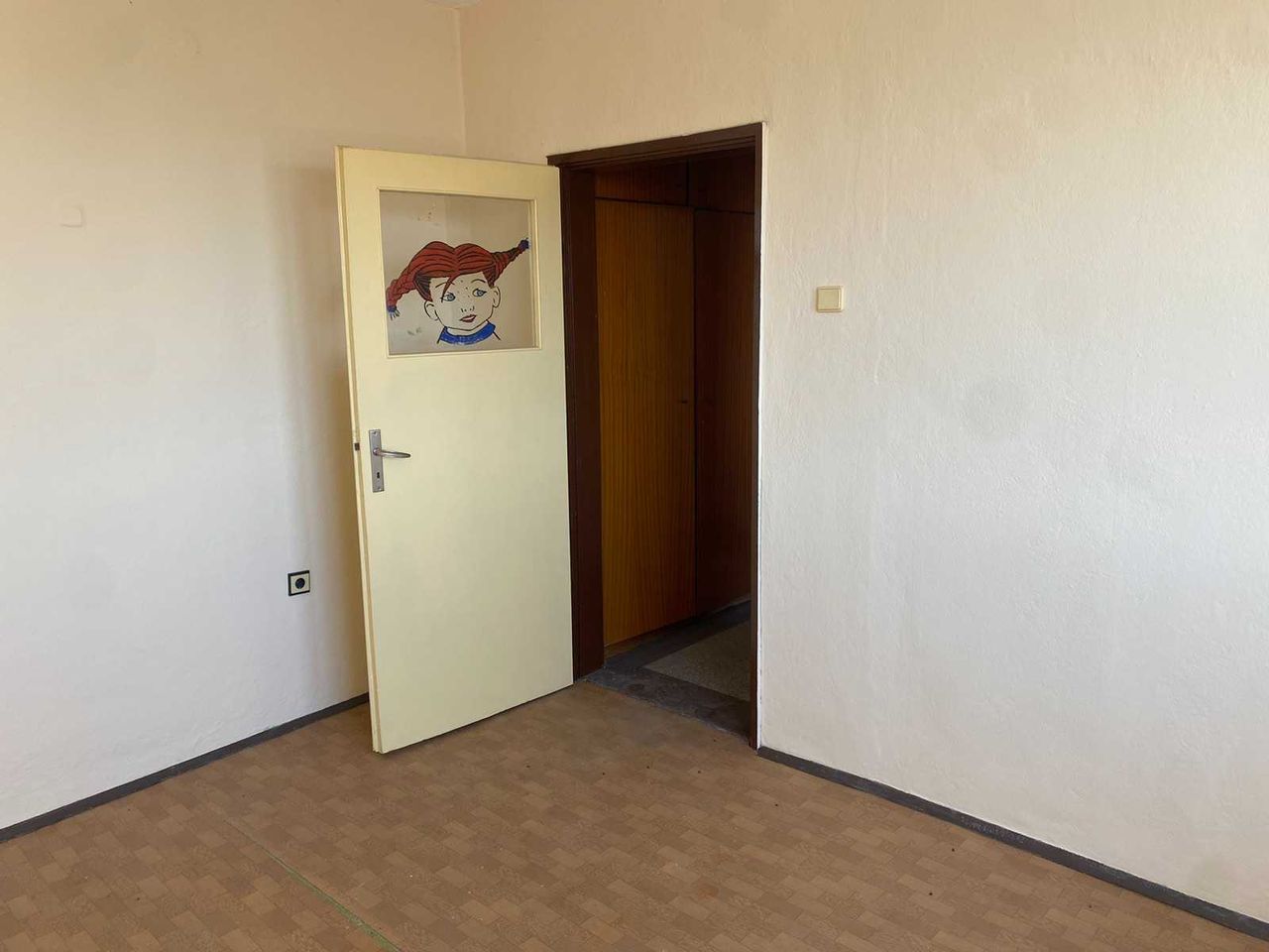 Продава се Тристаен апартамент в Карлово - 84 кв.м за 759 €/кв.м - Снимка #3