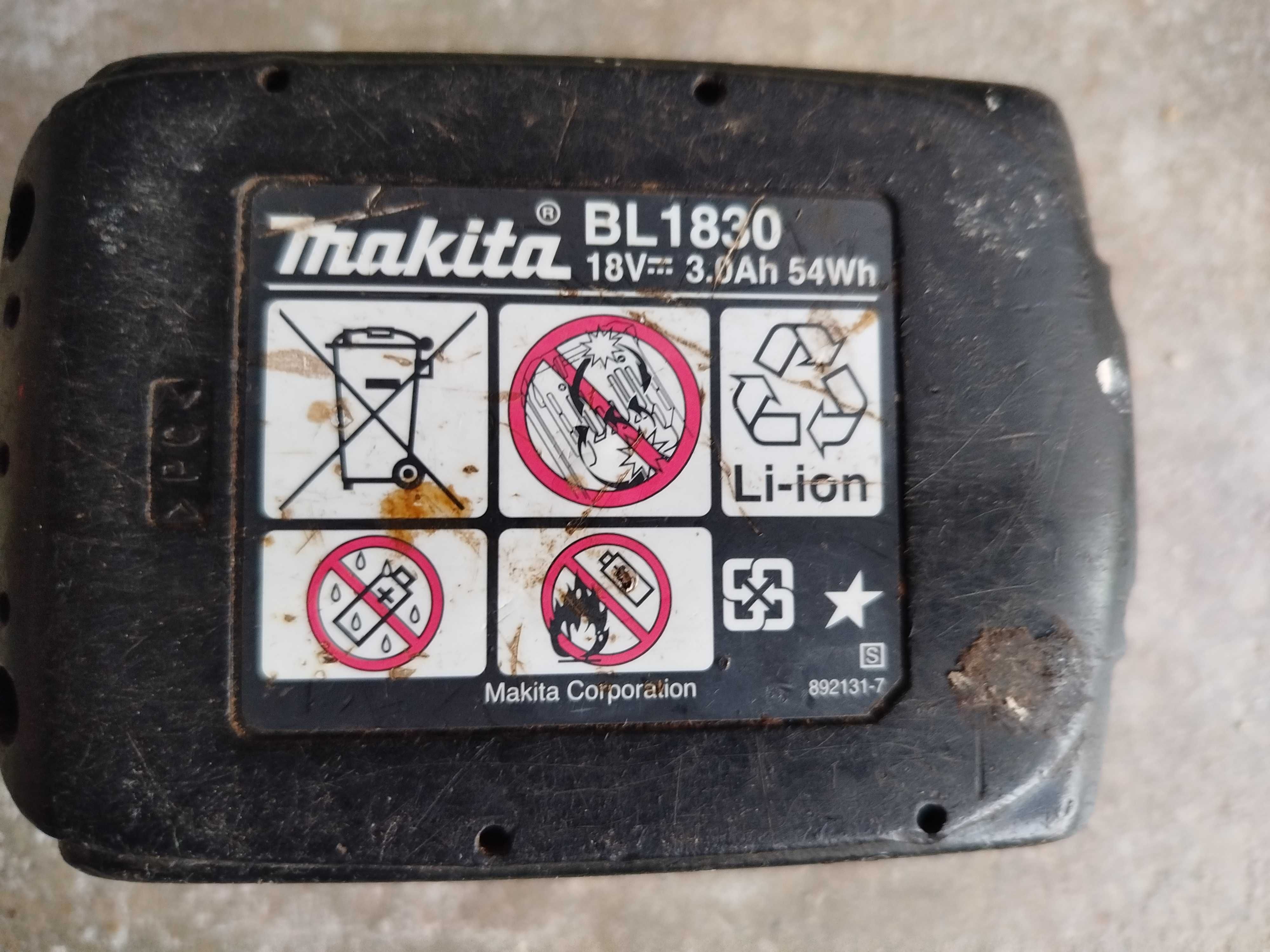 Батерия BOSCH и MAKITA волта 5 и 3 ампера -за ремонт