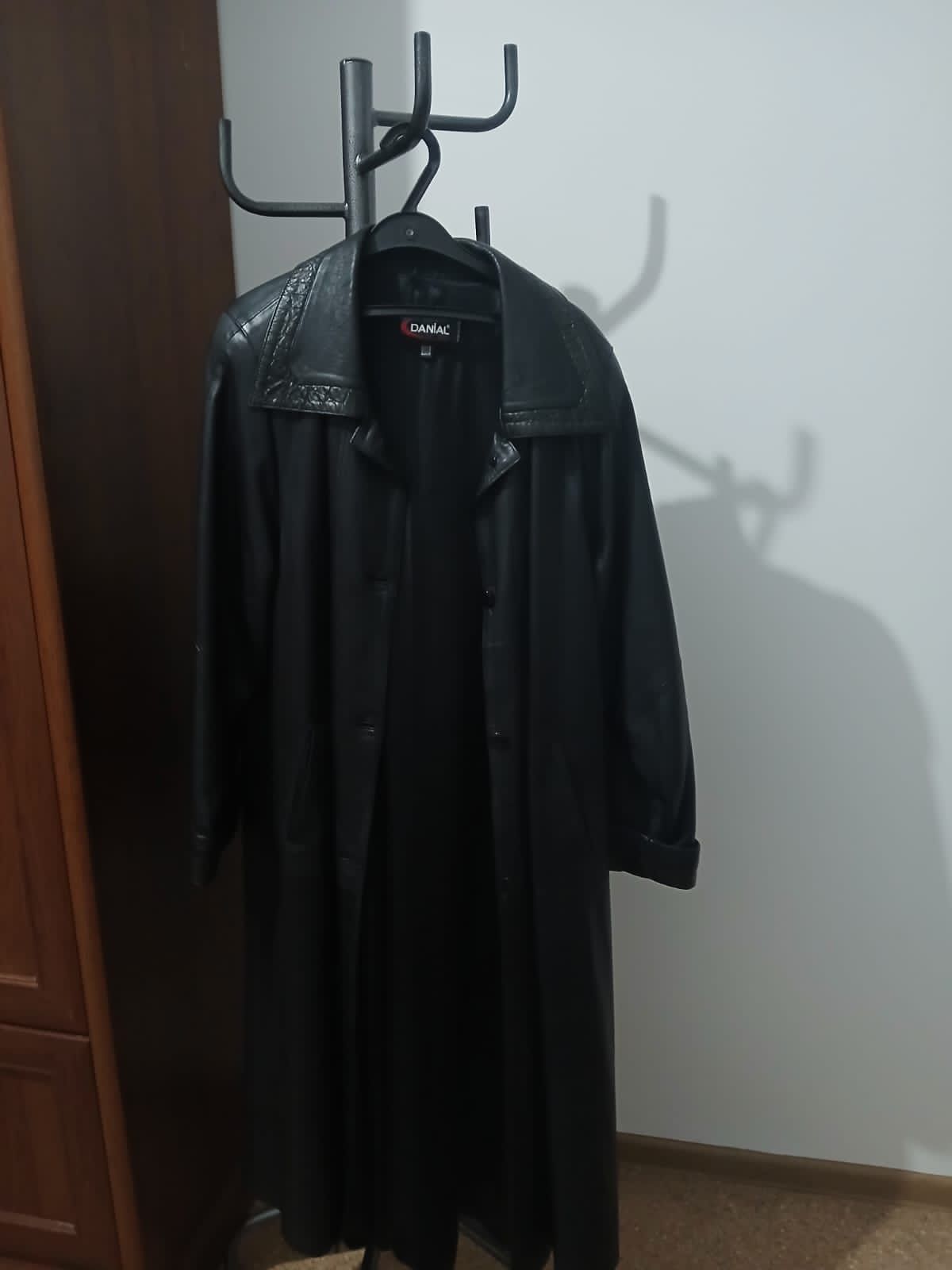 Продам кожаный плащ
