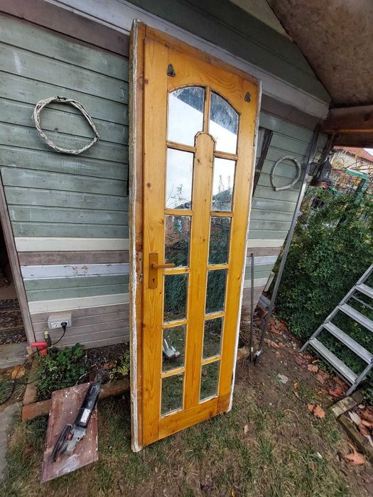 Ușă din lemn cu oglinzi