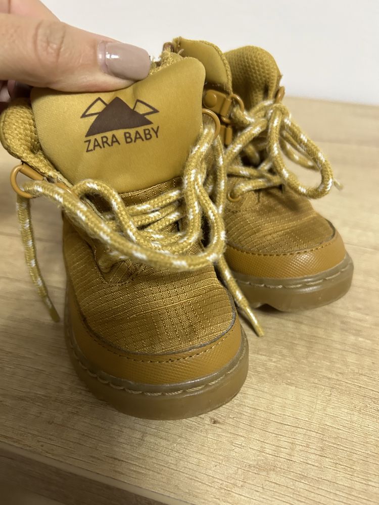 Bocanci Zara Baby marimea 20