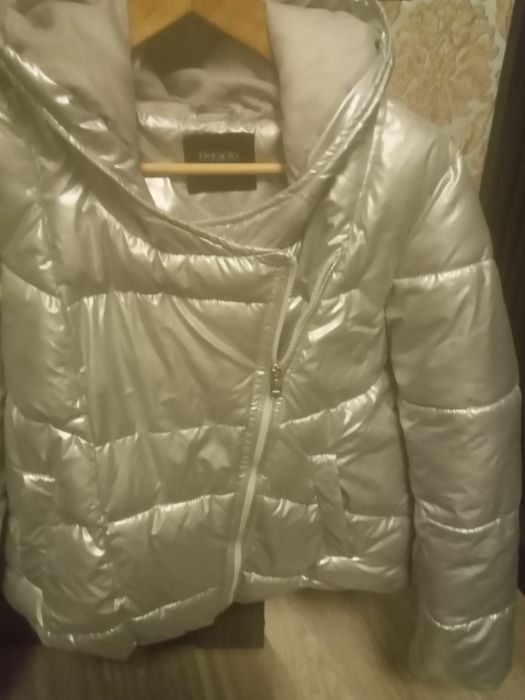 Женская одежда куртка серебристая 46р 48р
