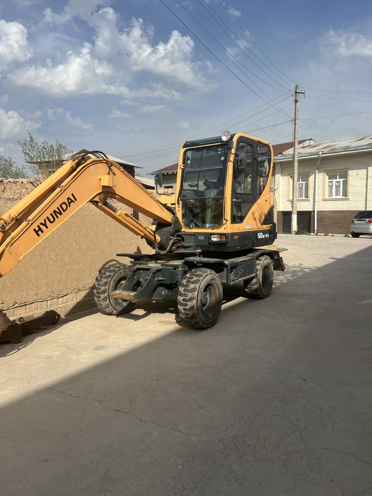 Traktor sotiladi