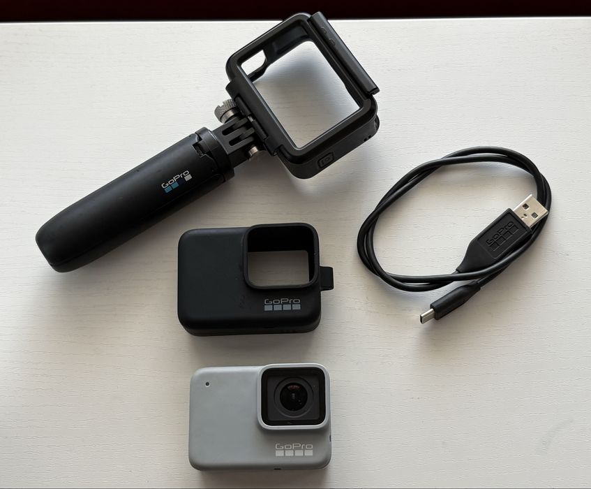 GoPro 7 White impecabil + Accesorii originale