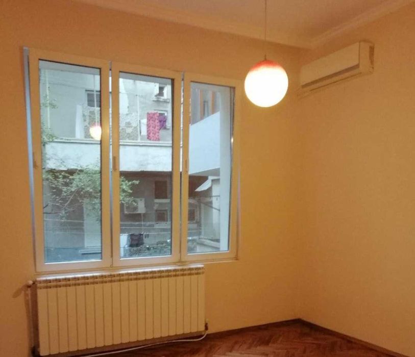 Дава се под наем Двустаен апартамент в Бургас, Център - 96 кв.м за 400 € - Снимка #2