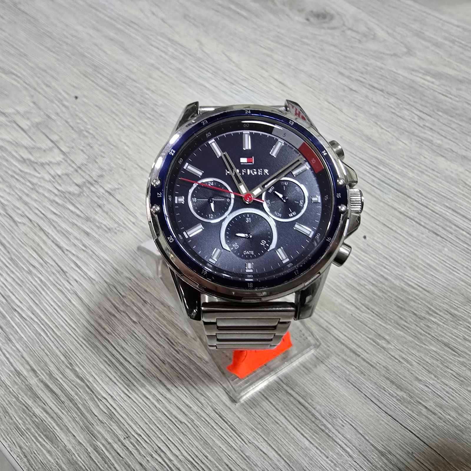 Часовник Tommy Hilfiger