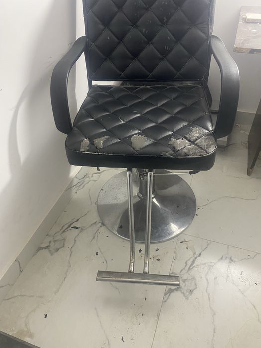 Продам стул для парикмахерской