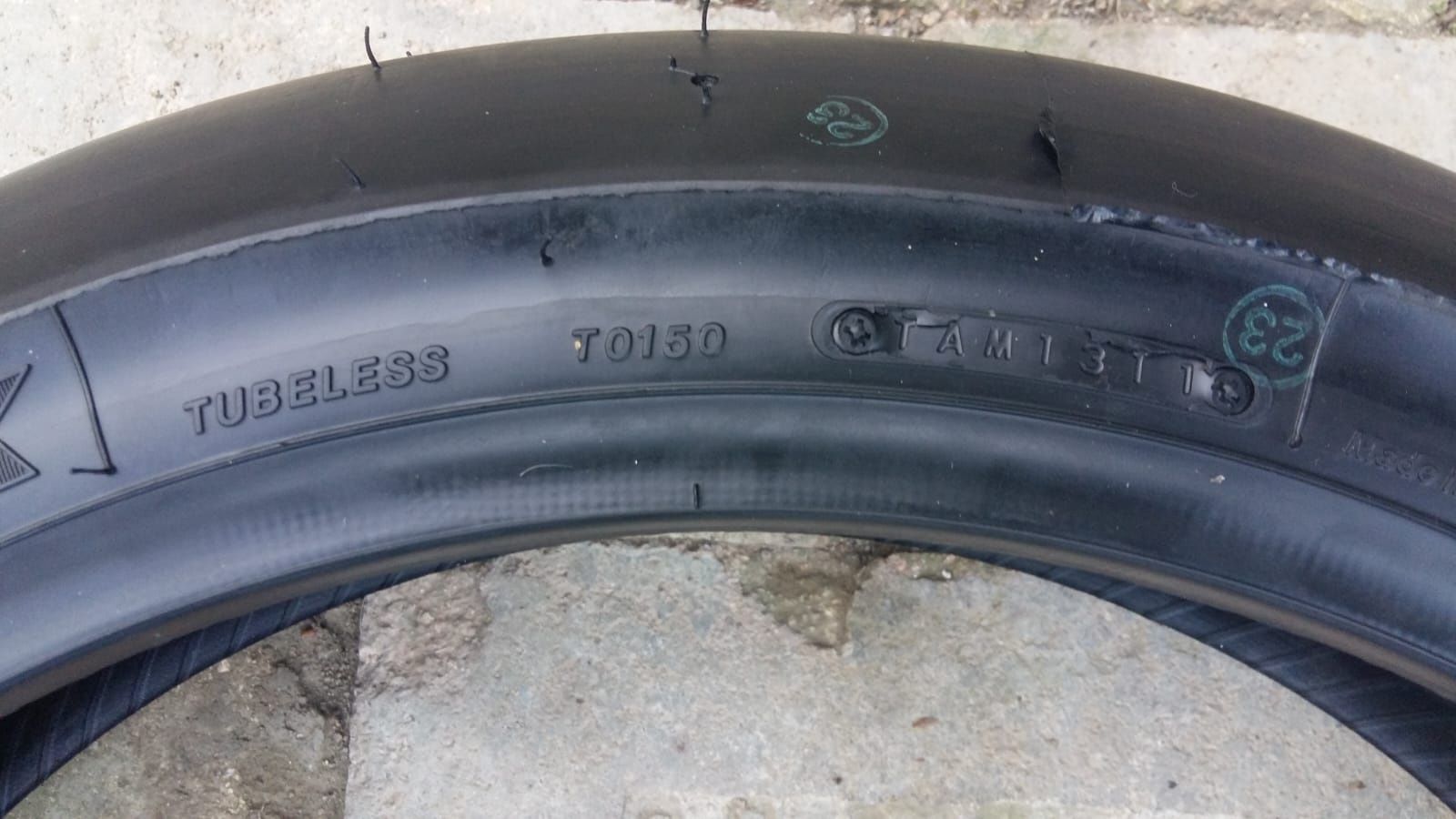 120 600 R 17 moto slik - una Bridgestone
