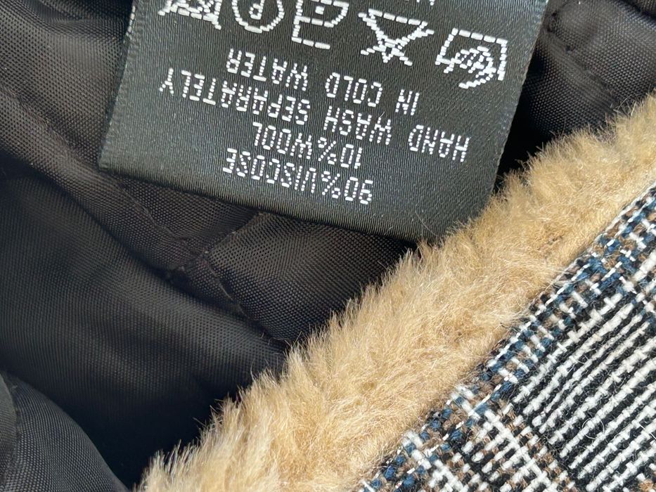 Интересна и кокетна зимна дамска шапка Laura Marconi