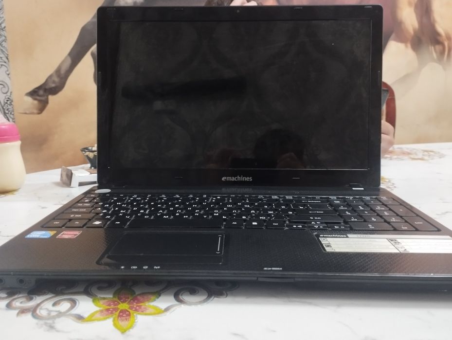 Продам ноутбук емакчинес Е732G