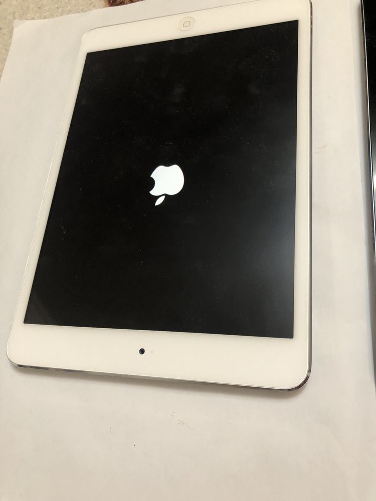 Ipad mini A1432 impecabila ptr piese