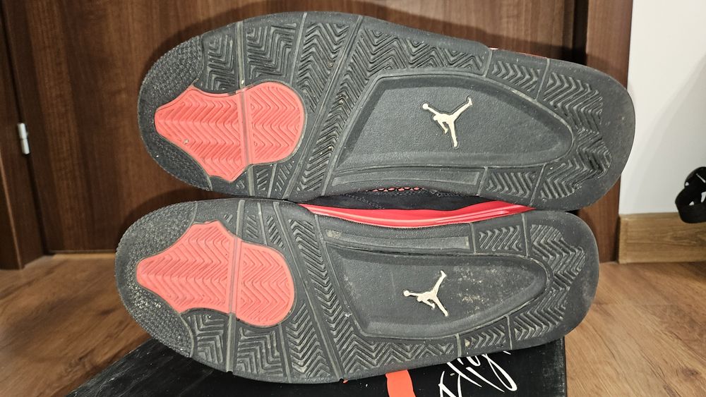 Air Jordan 4 Red Thunder