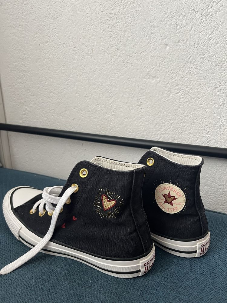 Converse High black hearts