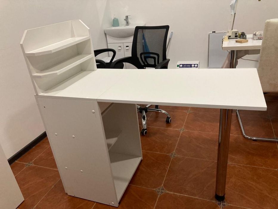 Маникюрный стол складной