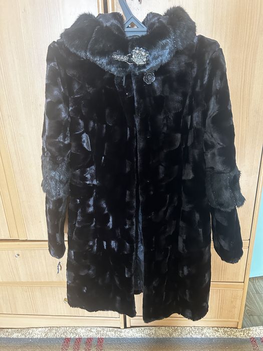 Продам женскую зимнею одежду.