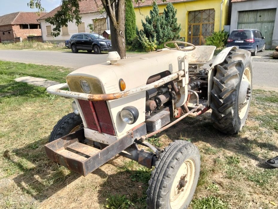 Vând tractoare John Deere 3040 , David Brown, Fiat 850