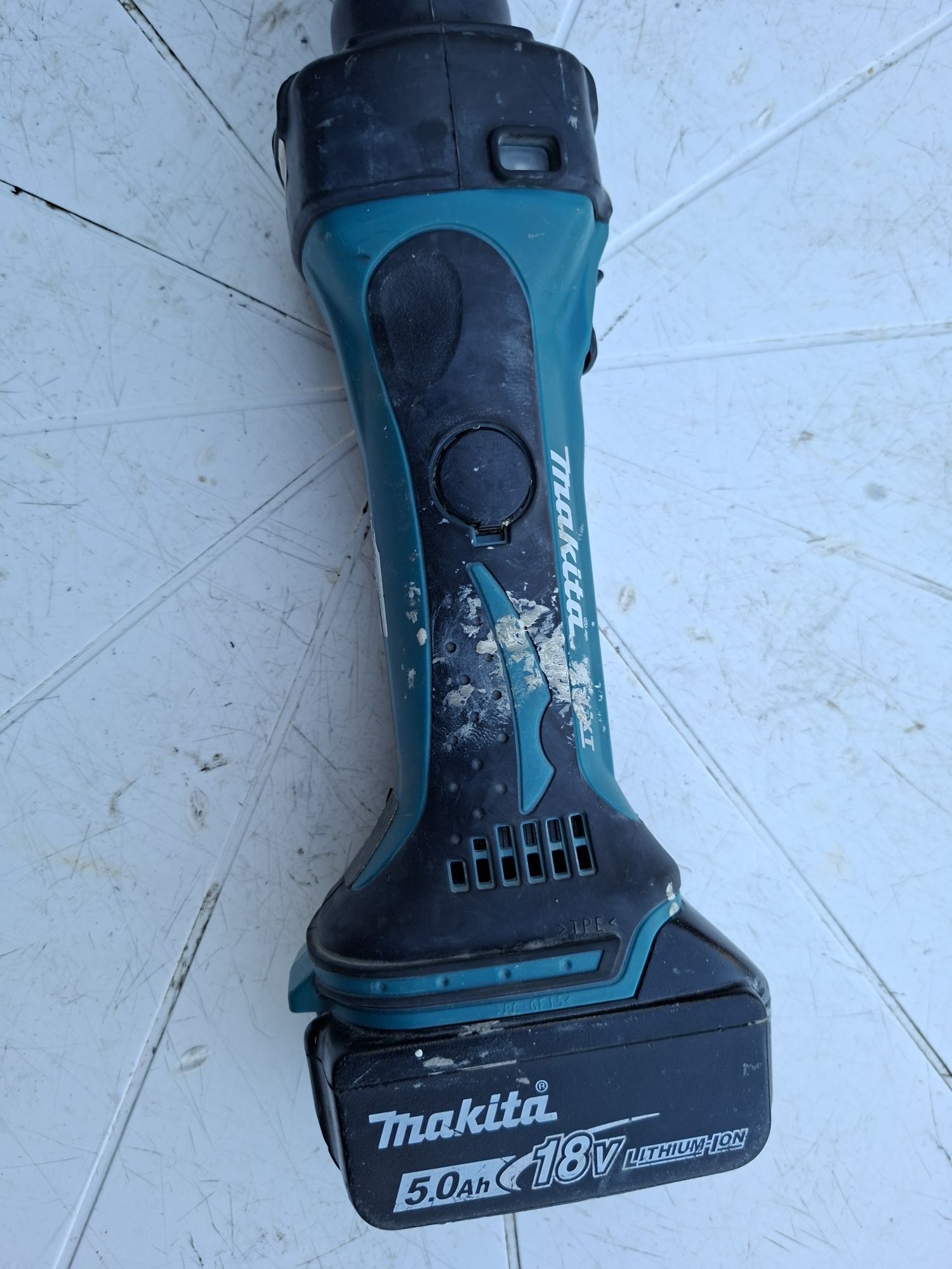 Makita DGD800- Прав шлайф