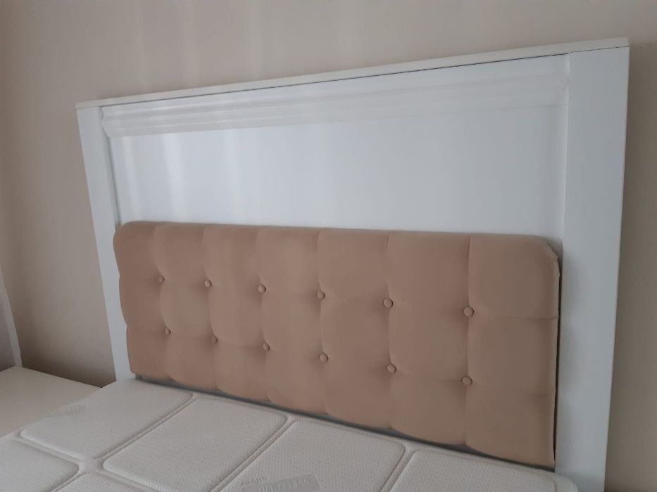 Pat alb tapitat 140 x 200 x 55 cu sertare depozitare