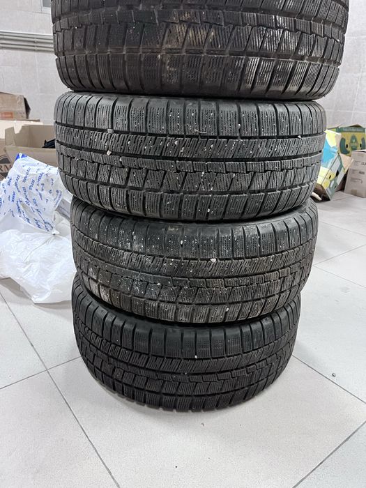 Продаются шины зимние липучка