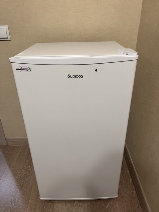 Небольшой компактный холодильник