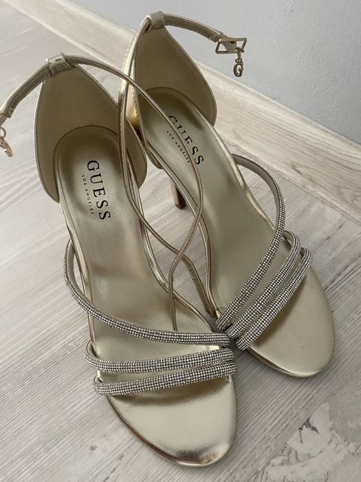 Sandale Guess deosebite