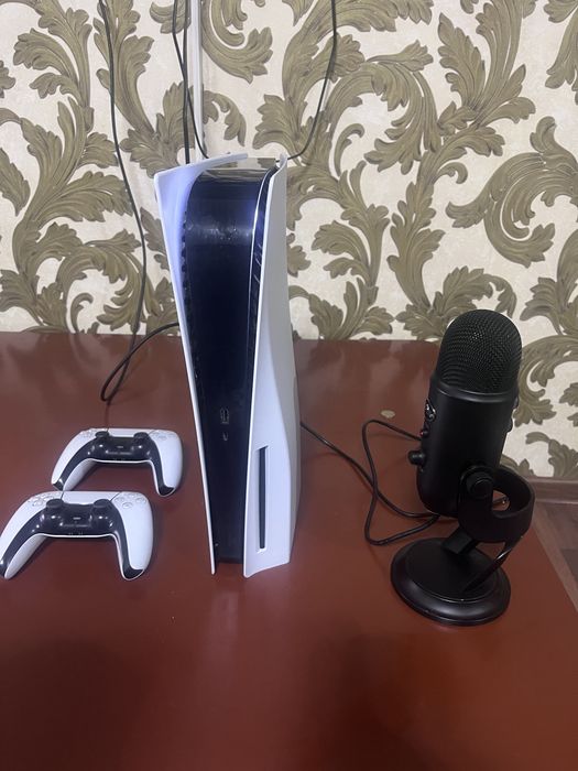 Playstation 5 (ideal) 750GB + 2Controller Pult bilan