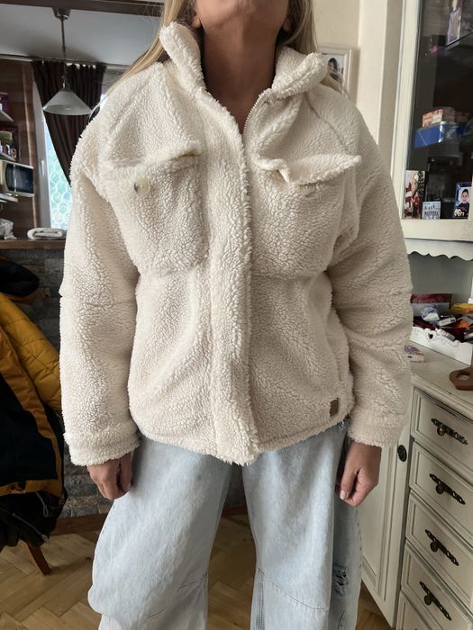 Яке пухкао цвят беж модерно