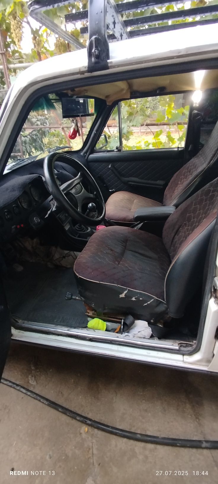 Moshina sotiladi VAZ 2106